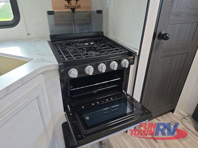 2023 Venture RV SportTrek - Photo 14