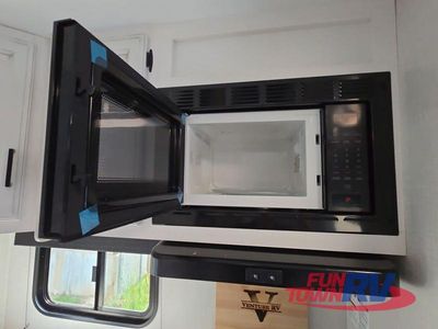 2023 Venture RV SportTrek - Photo 15