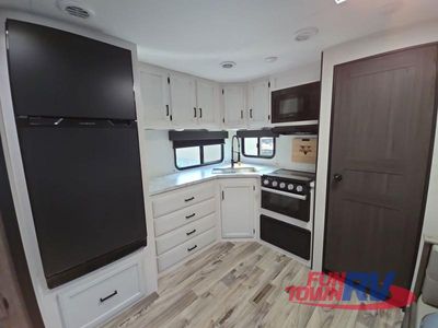 2023 Venture RV SportTrek - Photo 12