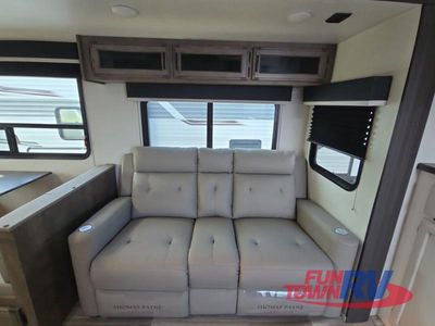 2023 Venture RV SportTrek - Photo 19