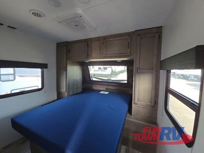 2023 Venture RV SportTrek - Photo 36