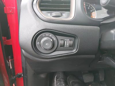 2023 Jeep Renegade - Photo 13