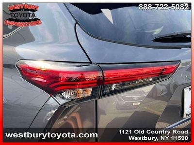 2022 Toyota Highlander - Photo 14