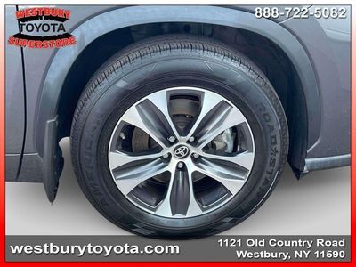 2022 Toyota Highlander - Photo 15