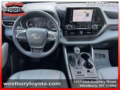 2022 Toyota Highlander - Photo 17
