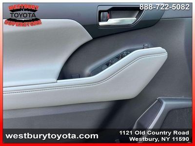 2022 Toyota Highlander - Photo 22