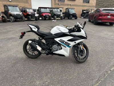 2024 CFMOTO 300SS - Photo 5