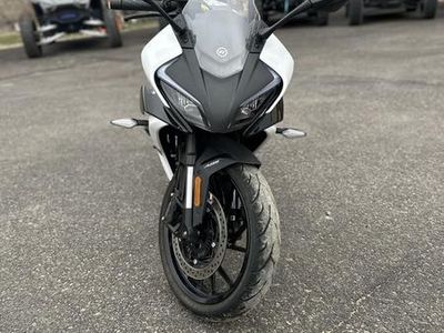 2024 CFMOTO 300SS - Photo 4