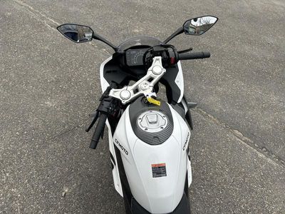 2024 CFMOTO 300SS - Photo 8
