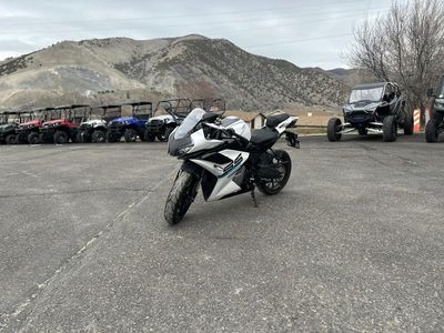 2024 CFMOTO 300SS - Photo 2