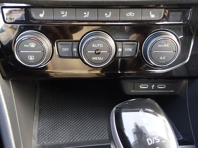 2024 Volkswagen Jetta — photo 13 view