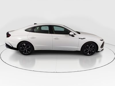 2025 Hyundai Sonata — photo 8 view