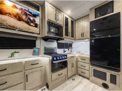 2026 Grand Design Momentum G-Class - Photo 4