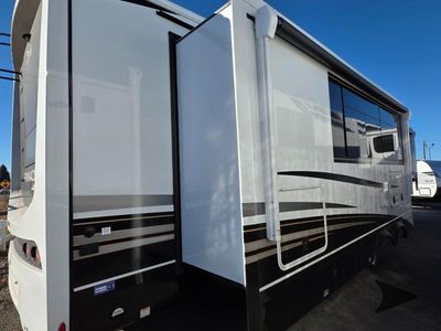 2026 Jayco Pinnacle — detail view