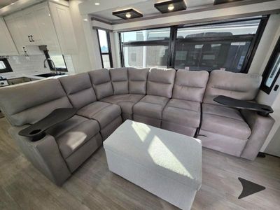 2026 Jayco Pinnacle — photo 24 view