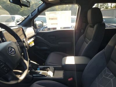 2026 Nissan Frontier — photo 8 view