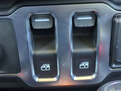 2026 Jeep Wrangler - Photo 25