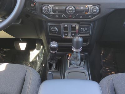 2026 Jeep Wrangler - Photo 21