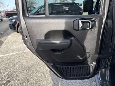 2026 Jeep Gladiator — photo 38 view