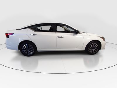 2025 Nissan Altima — photo 8 view