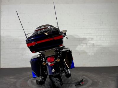 2011 Harley-Davidson CVO Ultra Classic Electra Glide - Photo 3