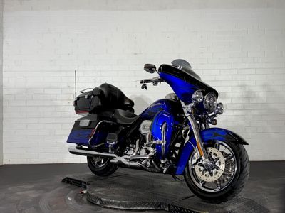 2011 Harley-Davidson CVO Ultra Classic Electra Glide - Photo 8