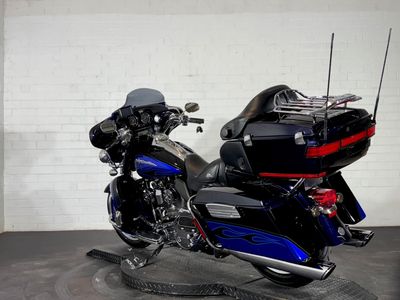 2011 Harley-Davidson CVO Ultra Classic Electra Glide - Photo 4