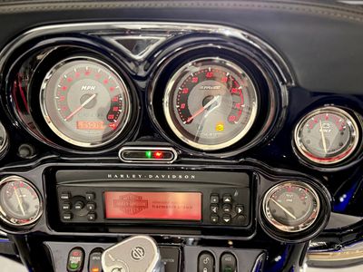 2011 Harley-Davidson CVO Ultra Classic Electra Glide - Photo 9