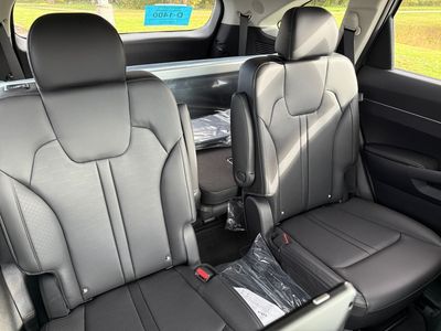 2026 Kia Sorento — photo 13 view