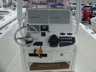 2019 NauticStar 2602 Legacy - Photo 9