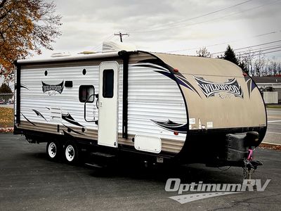 2016 Forest River Wildwood X-Lite — front three-quarter view