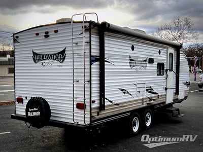 2016 Forest River Wildwood X-Lite — side profile view