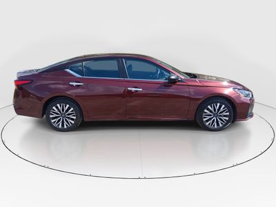 2024 Nissan Altima — photo 8 view