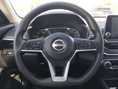 2024 Nissan Altima — photo 12 view