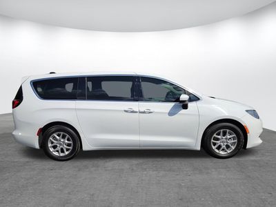 2022 Chrysler Voyager - Photo 2