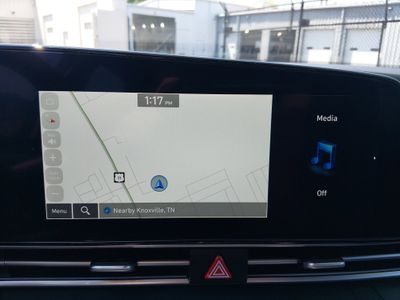 2024 Hyundai Elantra — photo 17 view