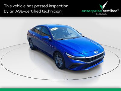 2024 Hyundai Elantra SEL IVT — front three-quarter view