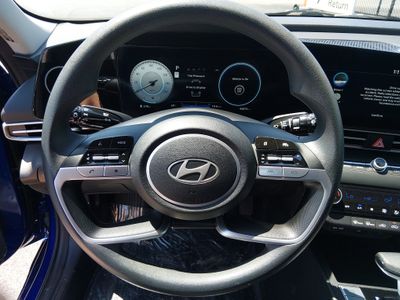2024 Hyundai Elantra — photo 12 view