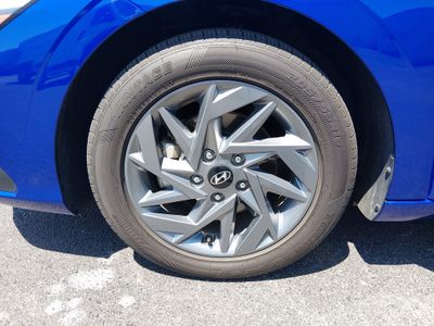 2024 Hyundai Elantra — photo 10 view