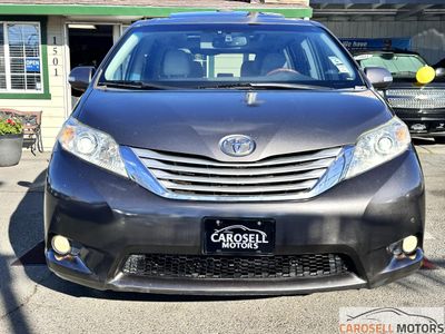 2013 Toyota Sienna — photo 11 view