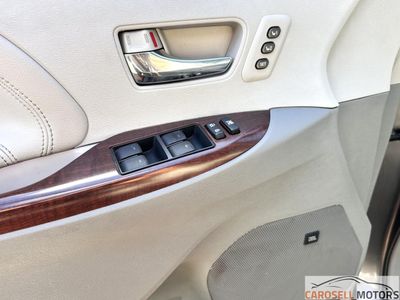 2013 Toyota Sienna — photo 25 view