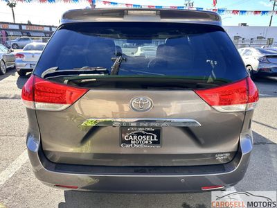 2013 Toyota Sienna — detail view