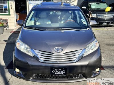 2013 Toyota Sienna — photo 10 view