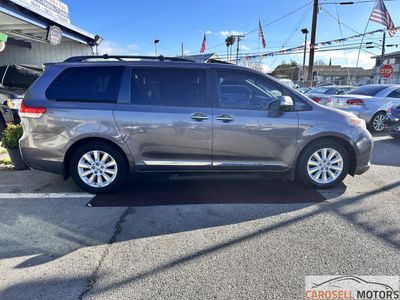 2013 Toyota Sienna — photo 8 view