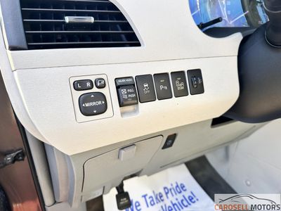 2013 Toyota Sienna — photo 24 view