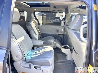 2013 Toyota Sienna — photo 31 view