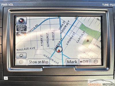 2013 Toyota Sienna — photo 21 view