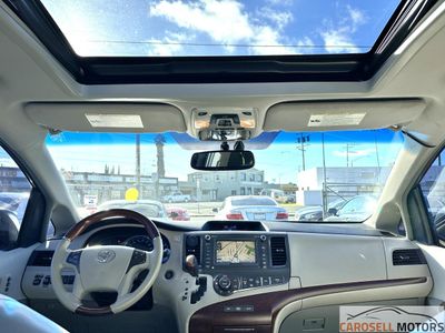 2013 Toyota Sienna — photo 29 view