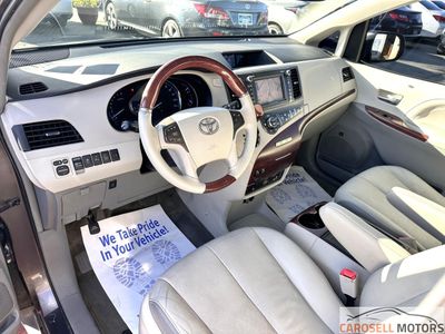 2013 Toyota Sienna — photo 15 view