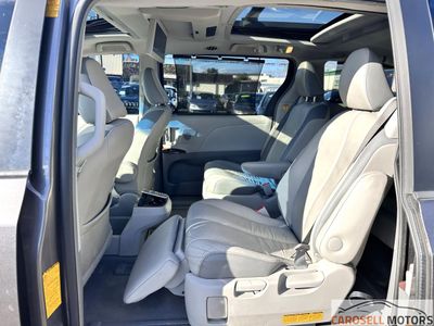2013 Toyota Sienna — photo 26 view
